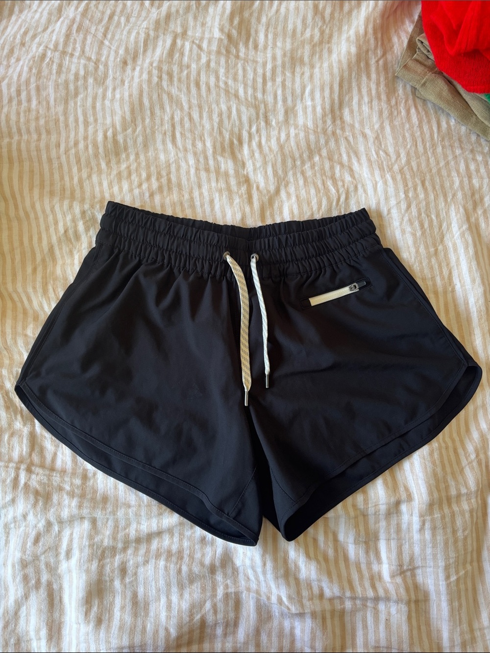 Black vuori shorts